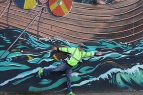 MAN OVERBOARD
10-23-18
Poulsbo, WA
(ISO 400, 55 mm, f/11, 1/100 sec)