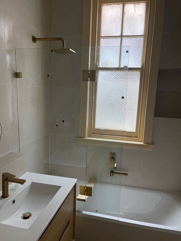 Clear frameless shower screen on bathtub