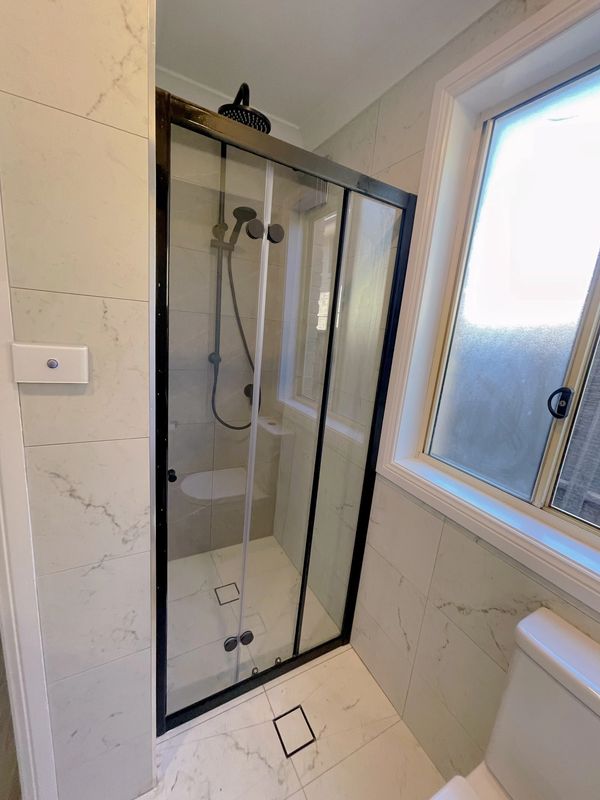 Shower glass installation