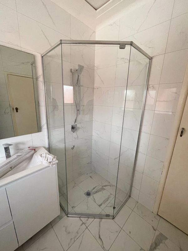 Semi-Frameless Diamond Shaped Shower Screen