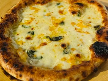 Quattro Formaggi Pizza