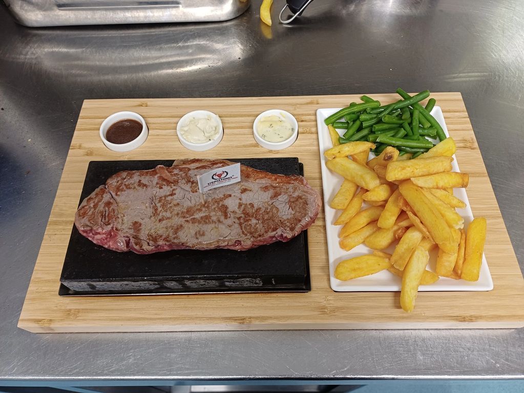 Sirloin Steak served with dips and Chips/green beans