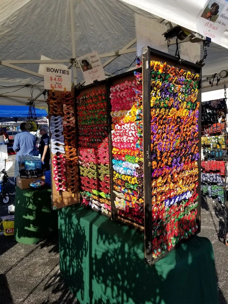 Collar bows and bowties