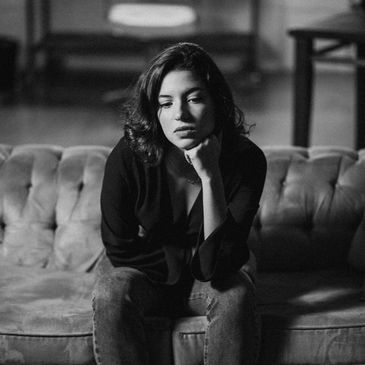 Woman breaking free from schizophrenia: The power of mental health care at Psycophi