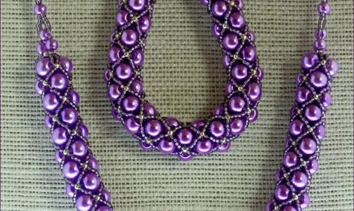 Set comprising matching necklace, bracelet and earrings
