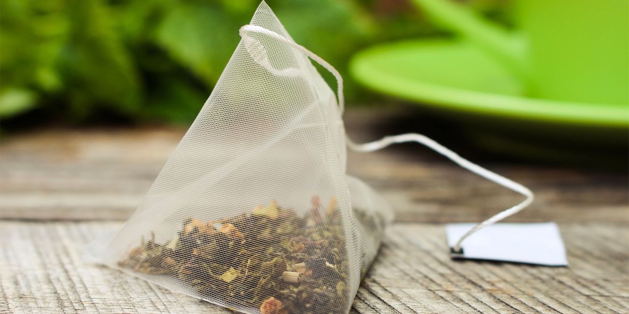 tea co-packer shows loose tea in sachet bag for private label tea