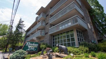 Riverhouse at the Park – Gatlinburg, TN
Riverside lodging near the National Park. A hospitality prop