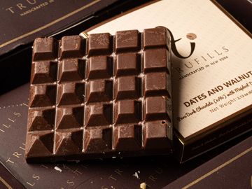 Dates and walnuts chocolate bar