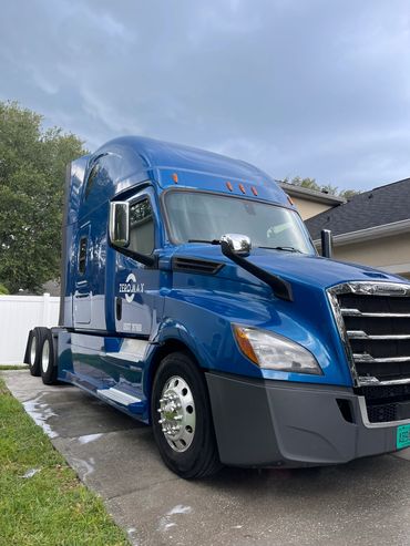 Cascadia Semi - Full Detail