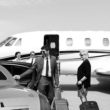 Prompt affordable limousine car service for large corporate transportation an executive travel.