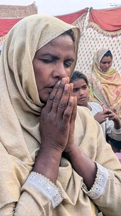 Let’s help answer their prayers in Pakistan for help .
God help us to convince your kingdom