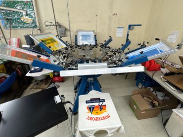 screen printing machine with a 5 color job on press