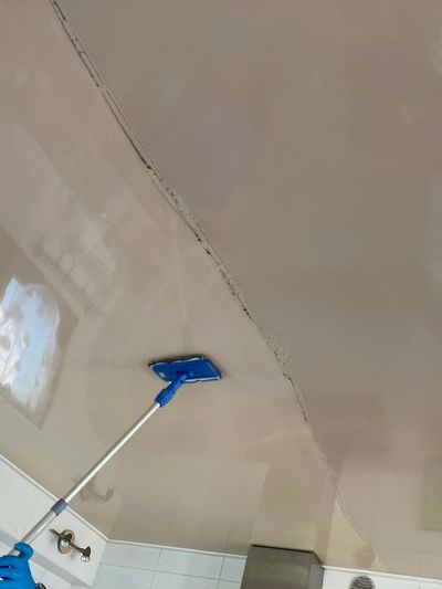 nettoyage plafond tendu brillant
