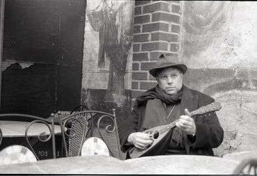 Johnny Mandolin performs Italian Music