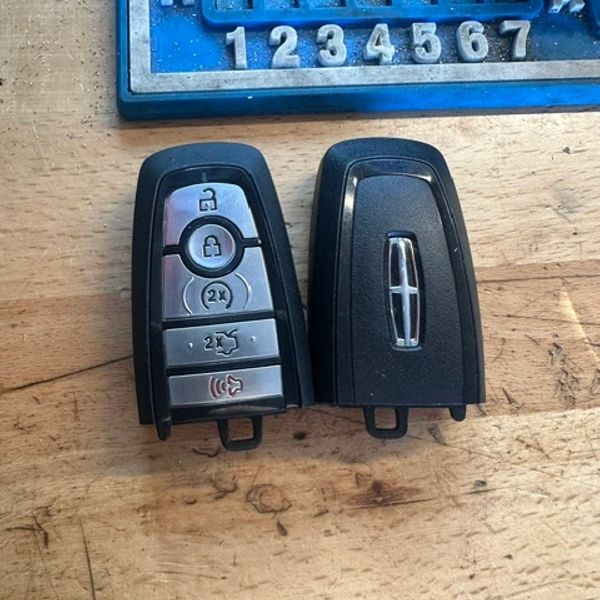 car key programming to a 2022 Lincoln Corsair.