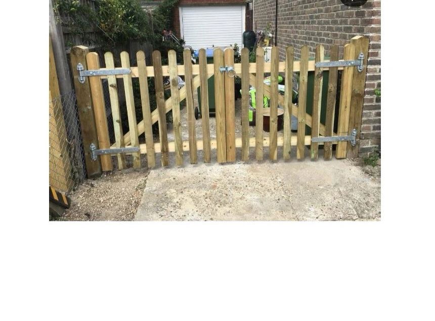 closeboard fencing installation by our fencing contractors
made to measure gate 