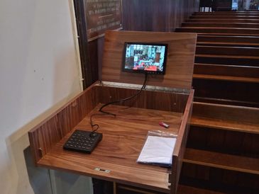 Live streaming cabinet PTZ monitor