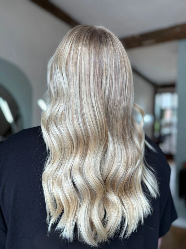 Shiny, wavy blonde hair cascading down the back.