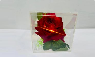 #artificialflowers #flowers #bouquet #floralbouquet #flowersonacrylic #giftbox