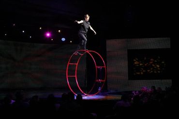Yasu - hoop artist and German wheel gymnast