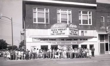 Black and white photo showing a large crowd waiting to see "Elvis Presley: Wild in the Country"