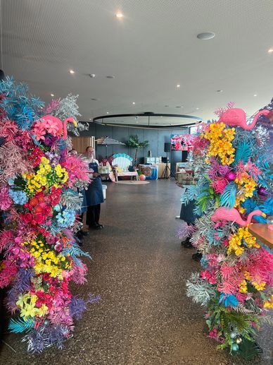 Floral pillars
Bright pillars