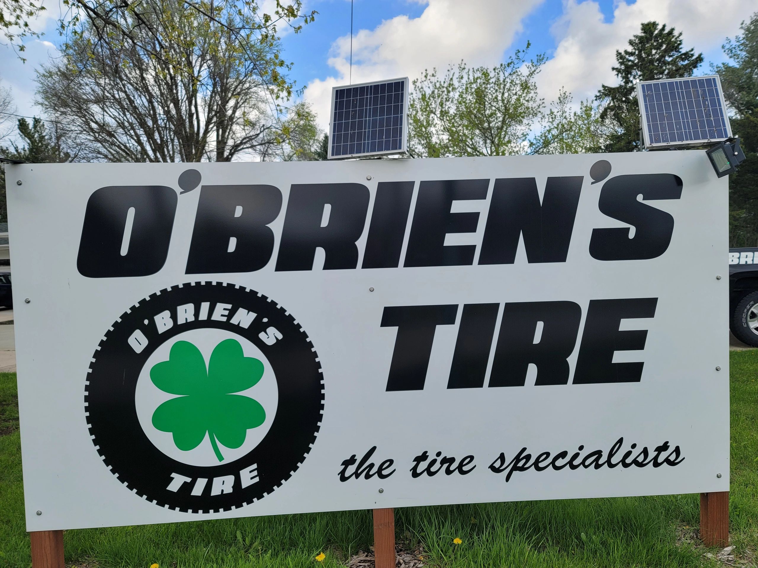O'Brien's Tire The Tire Specialist Sign