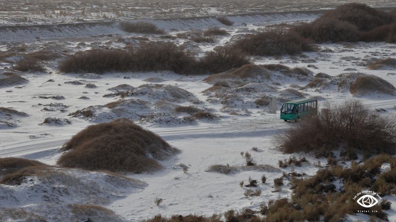8. Tourist vehicle in the winter desert, Dunhuang, 2023