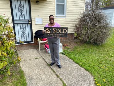 Happy new homeowner on closing day of a home they own! Why rent when you can own? 