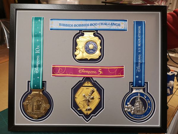 Personalized medal mount