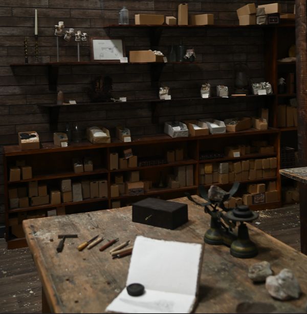Messy shelving units