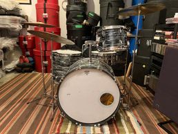 1970s Ludwig Black Oyster Pearl all Original with period stands and cymbals.