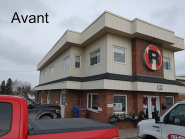 Vu avant le remplacement des fenêtres pour des fenêtres noires au look contemporain