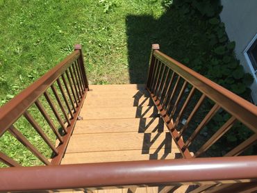 Rampe d'aluminium Brun Automne. Plancher de balcon en composite.