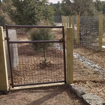 Secure farm-style fence for pets and animals in Albuquerque by Freddy's Fences.
