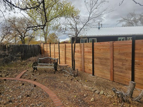 Freddy's Fences aluminum post horizontal fence for modern Albuquerque homes.