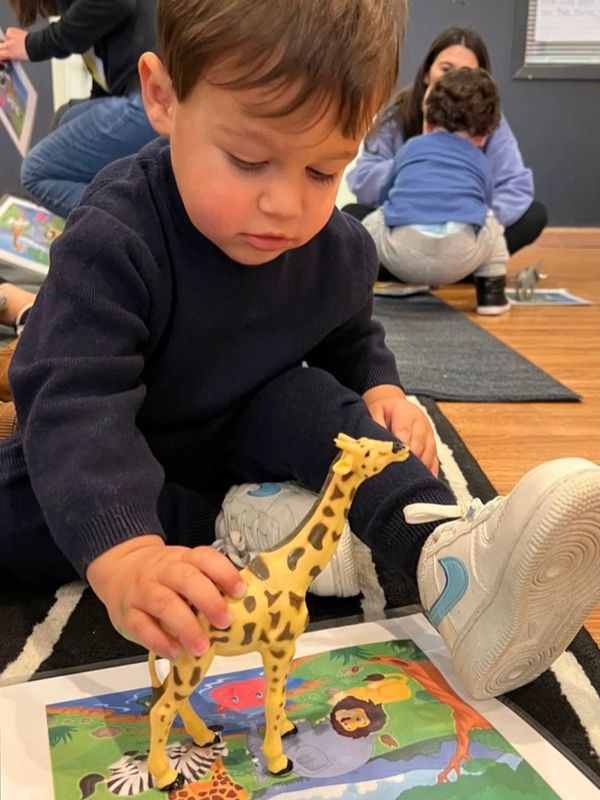 Literature-based,
mommy and me, parent and child class, located in Plainview, Long Island