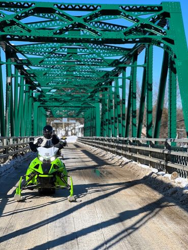 Aventure motoneige, pourvoirie, randonnée de motoneige