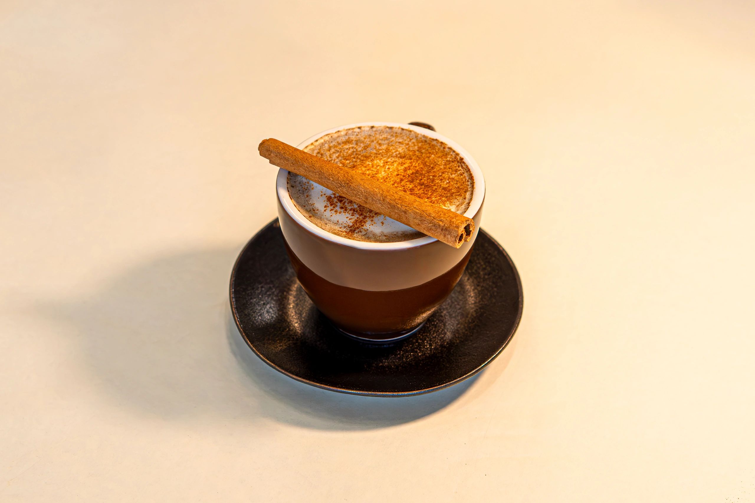 HOT/ICED GOMA MIRUKU SHINAMON CHAI LATTE