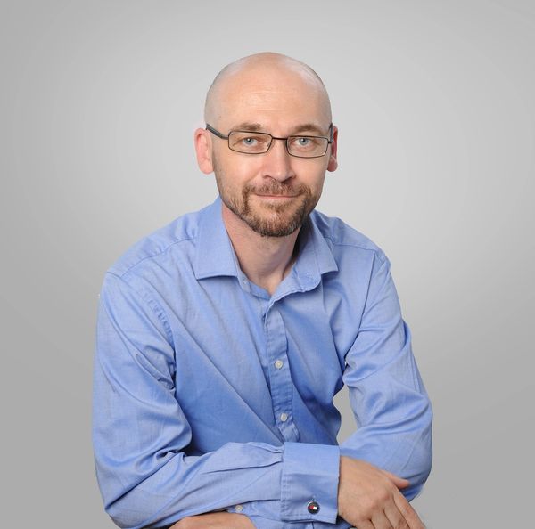 Headshot of Oliver Rochford.