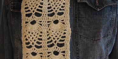 Crochet pattern for a lacy scarf made using pineapple stitces