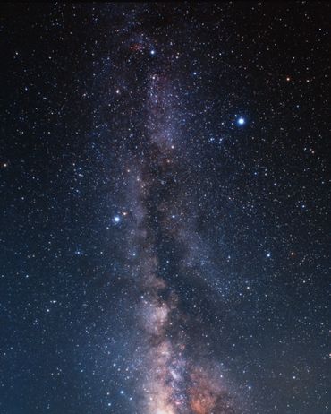 A wide-field ground-based image of the Milky Way plane. The constellation of Cygnus, where the vei
