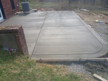 Concrete patio with smooth radius border