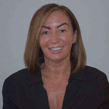 Donna senior stylist at house of hair Coventry