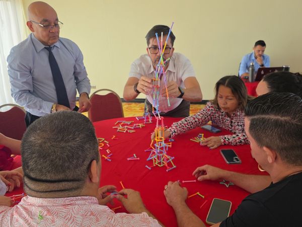 Realización de teambuilding, construcción de torre
