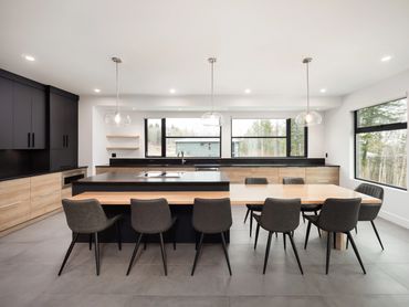 Home builder Prince George
Ultra modern kitchen
Black cabinets on uppers
Wood look cabinets