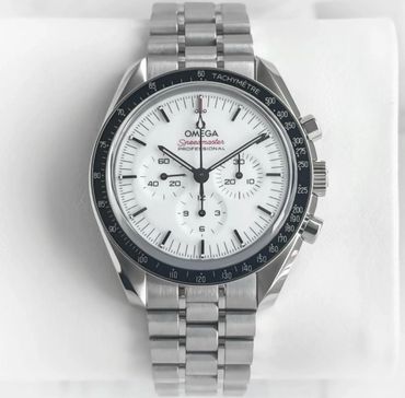 The Speedmaster Moonwatch in white. 310.30.42.50.04.001.