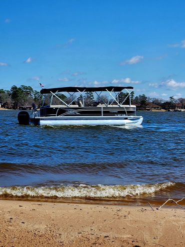 Starboard side image of 2017 Harris at Ayers Island. Montgomery Texas lake.
