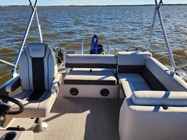 Harris Cruiser 230 at Ayers Island pic from midship to rear