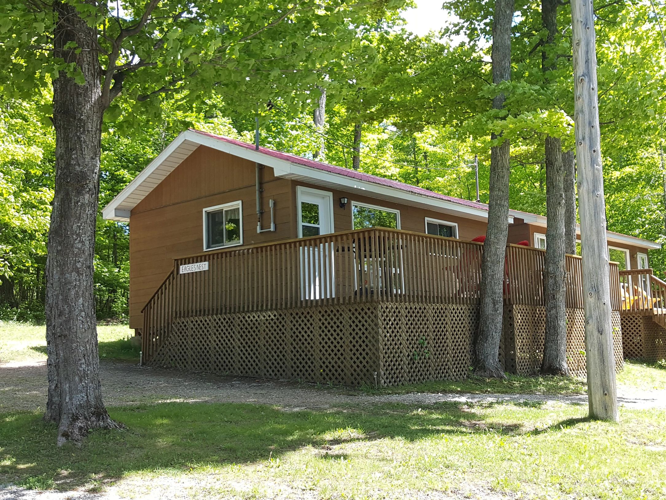 Exterior view of Eagles Nest Cottage at Red Lodge Resort
